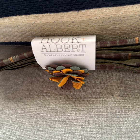 Hook + Albert lapel pin + pocket square NWT - Picture 4 of 4